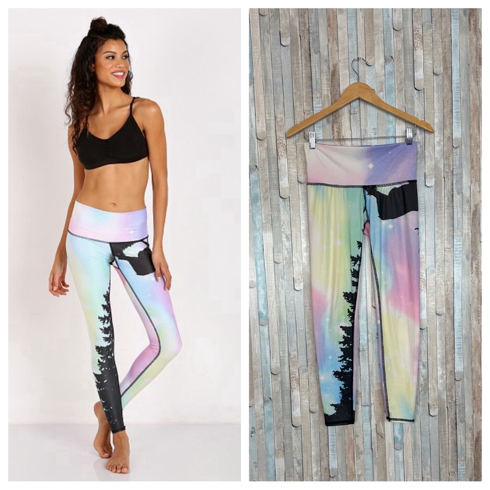 Teeki M Northern Lights Hot Pants Tight Leggings Recycled Yoga Rainbow Sky Moose